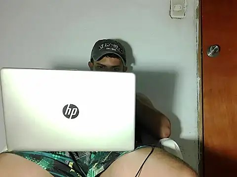 Snapshot of Latinsex2501 chatting on 06/22/26, 08:28 Latinsex2501 online show from 06/22/26, 08:28