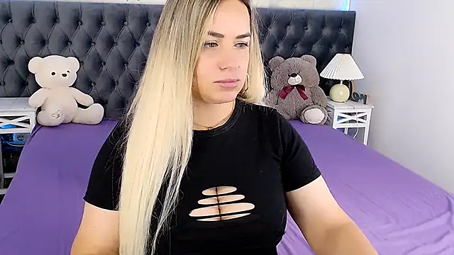 Snapshot of MilenaMiler_X chatting on 09/30/25, 07:30 MilenaMiler X online show from 09/30/25, 07:30