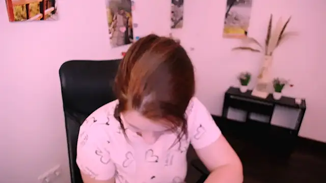 Snapshot of Sun_Alexia chatting on 09/21/25, 04:25 Sun Alexia online show from 09/21/25, 04:25