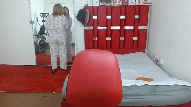 krystal thomson online show from 10/14/25, 04:08