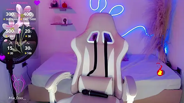 Mia foxx  online show from 01/17/25, 03:12
