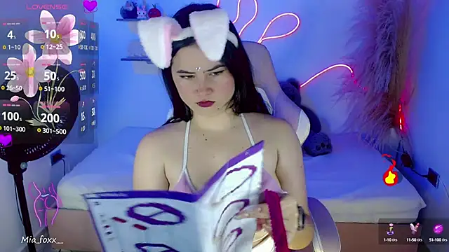 Mia foxx  online show from 01/19/25, 12:06