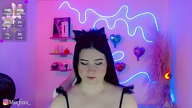 Mia foxx  online show from 01/30/25, 09:04