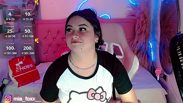 Snapshot of Mia_foxx_ chatting on 09/27/25, 10:04 Mia foxx online show from 09/27/25, 10:04