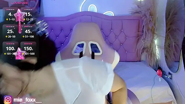 Snapshot of Mia_foxx_ chatting on 09/30/25, 09:09 Mia foxx online show from 09/30/25, 09:09