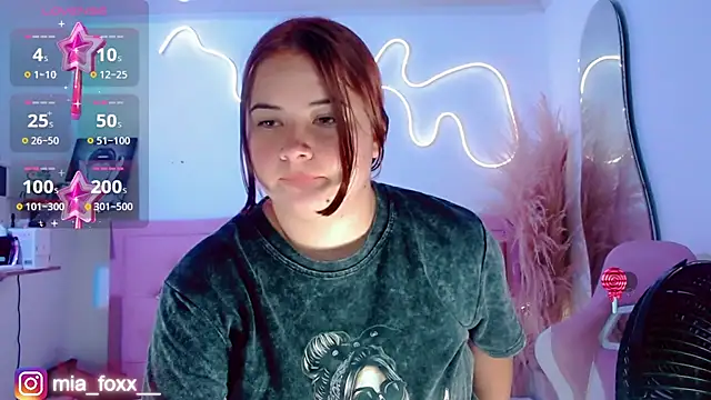 Snapshot of Mia_foxx_ chatting on 10/12/25, 09:03 Mia foxx online show from 10/12/25, 09:03