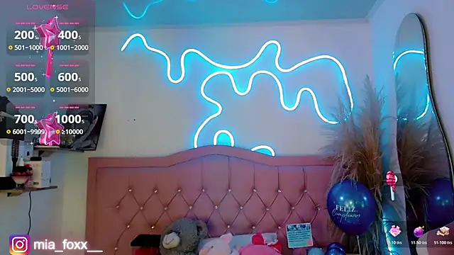 Snapshot of Mia_foxx_ chatting on 10/26/25, 10:04 Mia foxx online show from 10/26/25, 10:04