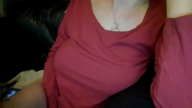 Snapshot of indie-rayne chatting on 04/12/26, 12:04 indie-rayne online show from 04/12/26, 12:04