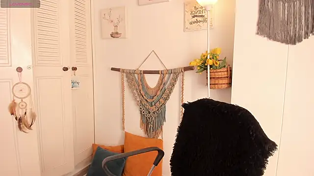 anaruiz  online show from 11/18/25, 09:19