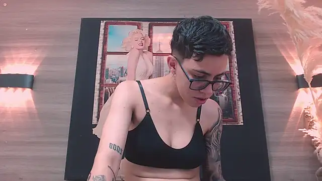 Snapshot of Cutie_Shy_ chatting on 12/16/25, 06:46 Cutie Shy online show from 12/16/25, 06:46