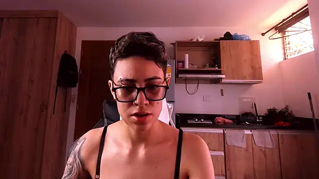 Snapshot of Cutie_Shy_ chatting on 03/09/26, 04:00 Cutie Shy online show from 03/09/26, 04:00