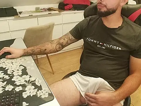 Snapshot of prezydentcam chatting on 09/13/25, 10:15 prezydentcam online show from 09/13/25, 10:15