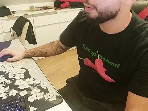 Snapshot of prezydentcam chatting on 09/22/25, 10:39 prezydentcam online show from 09/22/25, 10:39