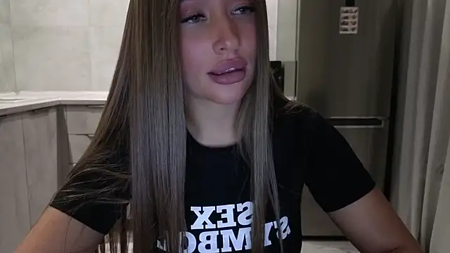 Snapshot of Cinderella____ chatting on 11/20/25, 06:40 Cinderella online show from 11/20/25, 06:40