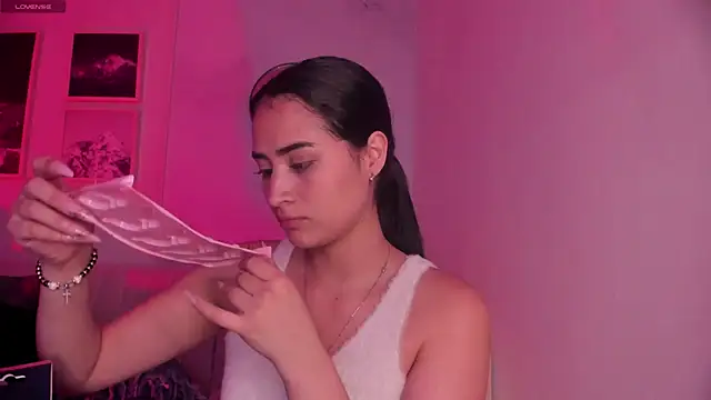 Snapshot of lara_madisson chatting on 10/01/25, 04:29 lara madisson online show from 10/01/25, 04:29