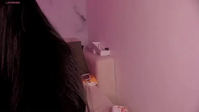 Snapshot of lara_madisson chatting on 10/03/25, 09:28 lara madisson online show from 10/03/25, 09:28