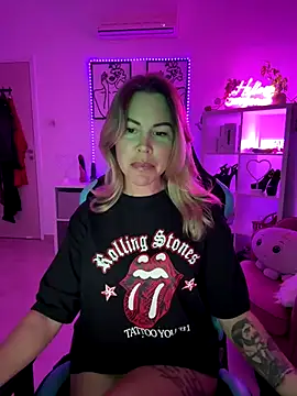 Snapshot of Lara_Bergmann chatting on 11/27/25, 03:03 Lara Bergmann online show from 11/27/25, 03:03