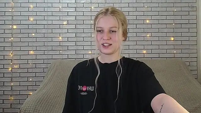 Snapshot of EmiliaDuchess chatting on 12/10/24, 11:54 EmiliaDuchess online show from 12/10/24, 11:54