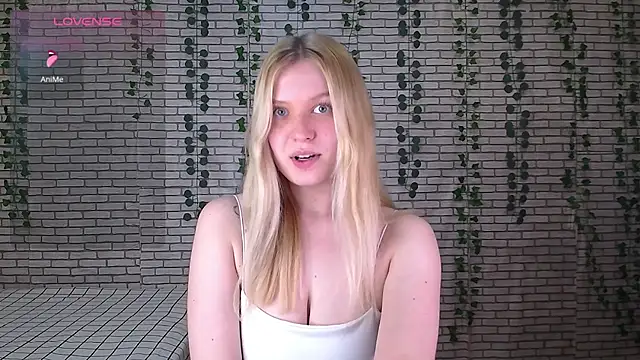 Snapshot of EmiliaDuchess chatting on 10/11/25, 11:42 EmiliaDuchess online show from 10/11/25, 11:42