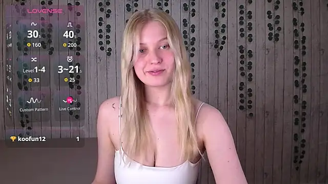 EmiliaDuchess online show from 12/19/25, 02:57