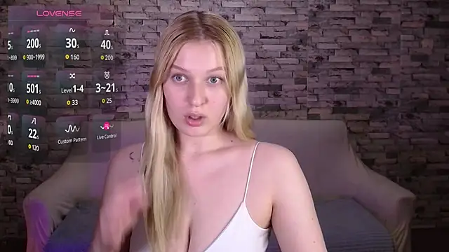EmiliaDuchess online show from 04/12/26, 02:22