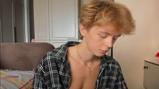 agelandreww online show from 06/17/26, 08:50