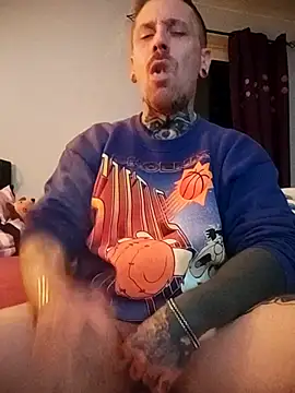 Snapshot of Schabernack1990 chatting on 10/17/25, 03:53 Schabernack1990 online show from 10/17/25, 03:53