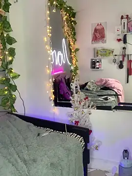 Snapshot of YouliteSllut2 chatting on 12/24/24, 05:23 YouliteSllut2 online show from 12/24/24, 05:23