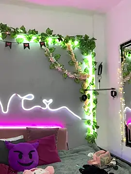 Snapshot of YouliteSllut2 chatting on 03/14/25, 08:28 YouliteSllut2 online show from 03/14/25, 08:28