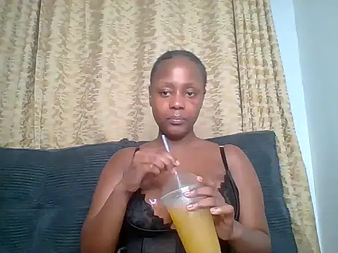 Snapshot of Miss_Amani chatting on 11/16/25, 11:32 Miss Amani online show from 11/16/25, 11:32