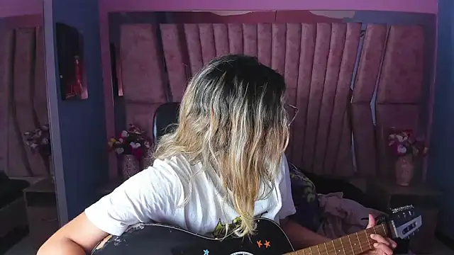 Snapshot of Olivia_Fox69 chatting on 01/18/25, 02:58 Olivia Fox69 online show from 01/18/25, 02:58