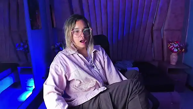 Snapshot of Olivia_Fox69 chatting on 01/20/25, 03:15 Olivia Fox69 online show from 01/20/25, 03:15