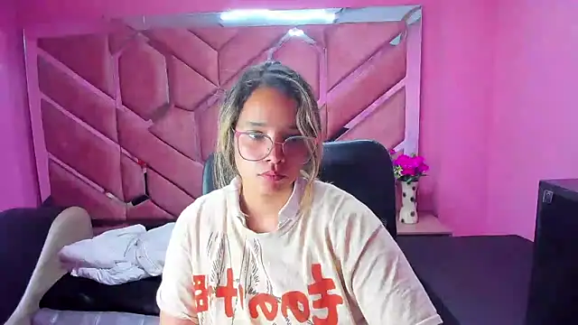 Snapshot of Olivia_Fox69 chatting on 01/28/25, 07:00 Olivia Fox69 online show from 01/28/25, 07:00