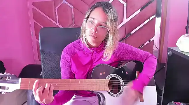 Snapshot of Olivia_Fox69 chatting on 02/04/25, 06:57 Olivia Fox69 online show from 02/04/25, 06:57