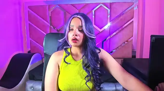 Snapshot of Olivia_Fox69 chatting on 03/06/25, 02:09 Olivia Fox69 online show from 03/06/25, 02:09