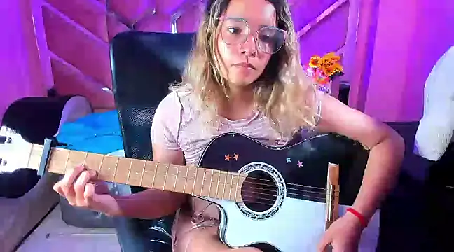 Snapshot of Olivia_Fox69 chatting on 03/08/25, 10:00 Olivia Fox69 online show from 03/08/25, 10:00