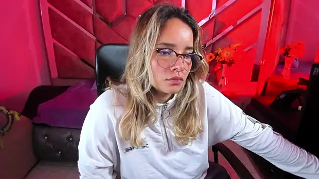 Snapshot of Olivia_Fox69 chatting on 09/16/25, 03:18 Olivia Fox69 online show from 09/16/25, 03:18