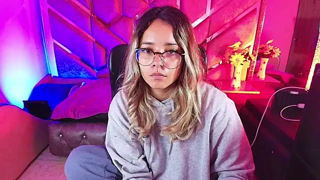 Olivia Fox69 online show from 11/24/25, 04:01