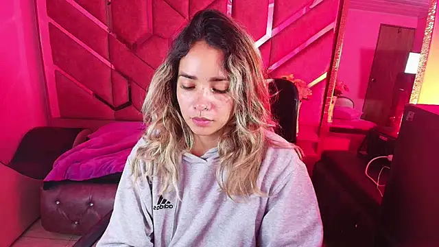 Olivia Fox69 online show from 11/25/25, 03:50