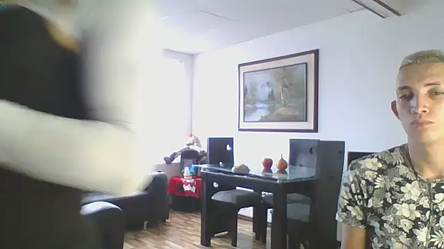 parejacaliente20154 online show from 12/18/24, 07:52