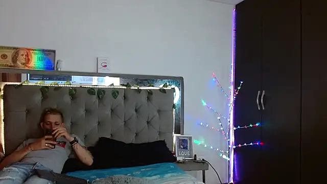 parejacaliente20154 online show from 12/27/24, 12:12