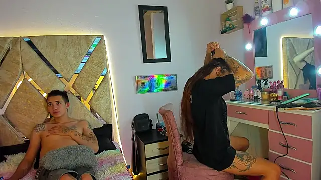 parejacaliente20154 online show from 10/22/25, 11:37