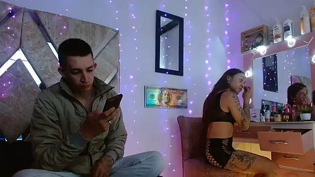 parejacaliente20154 online show from 11/22/25, 09:30