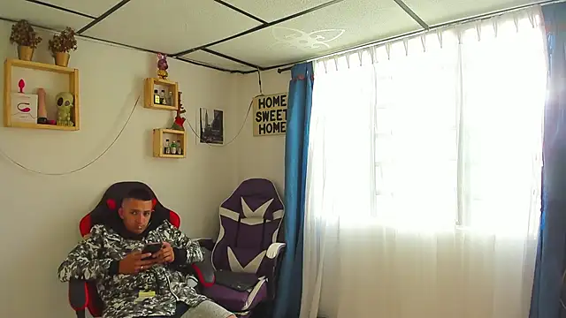 parejacaliente20154 online show from 06/08/26, 11:32