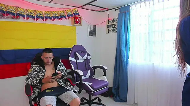 parejacaliente20154 online show from 06/09/26, 11:11