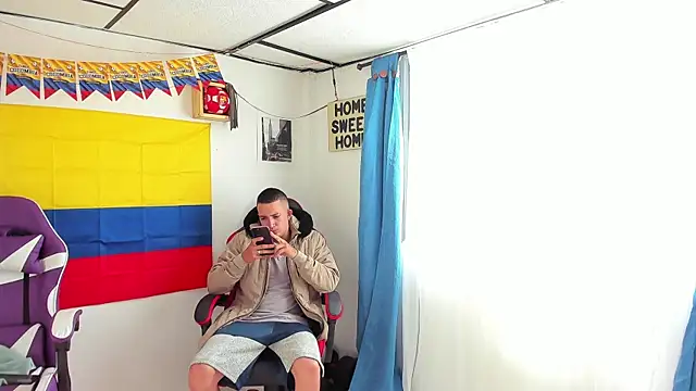 parejacaliente20154 online show from 06/10/26, 12:04