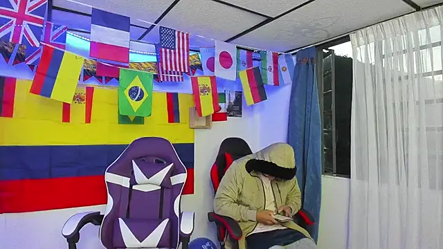 parejacaliente20154 online show from 06/11/26, 10:35