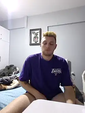 Snapshot of Franso13 chatting on 03/03/25, 10:10 Franso13 online show from 03/03/25, 10:10