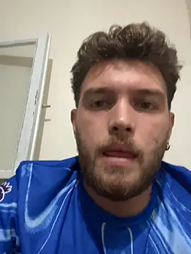 Snapshot of Franso13 chatting on 10/17/25, 11:18 Franso13 online show from 10/17/25, 11:18