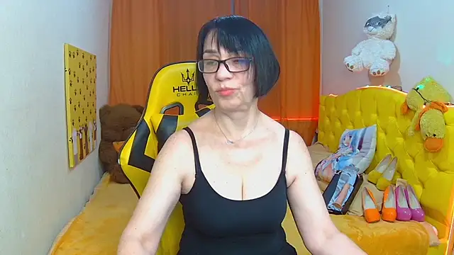 Snapshot of SandraHormas chatting on 02/15/25, 08:00 SandraHormas online show from 02/15/25, 08:00